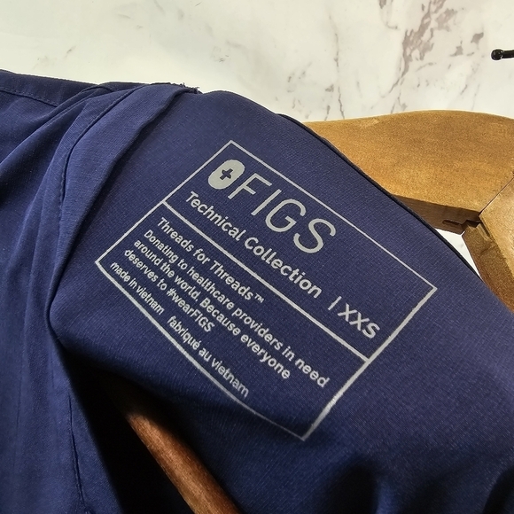 FIGS Top Womens XXS Blue Casma 3 Pocket Navy Short Scrub V Neck 1815 - Picture 3 of 10